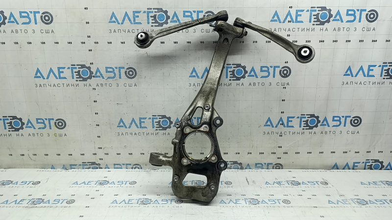 Front left axle trunnion of an Audi Q7 16-26 with arms, torn silent blocks