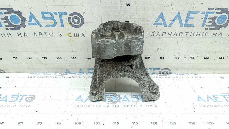 The right engine mount of a Honda Accord 18-22 2.0 hybrid is cracked.