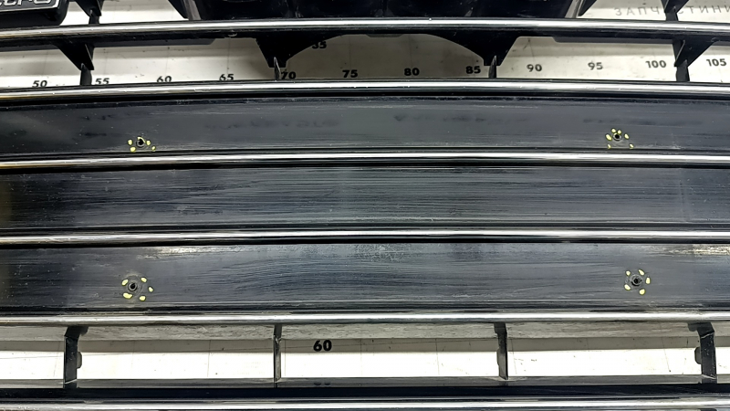 Complete radiator grille for an Audi A6 C7 2016-2018, with the "quattro" emblem, gloss black + chrome, for parking sensors, chrome trim, non-factory holes