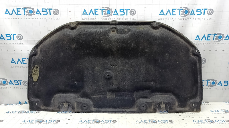 The hood insulation of the Toyota Camry v70 18-20 US is torn.