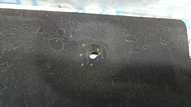 The hood insulation of the Toyota Camry v70 18-20 US is torn.