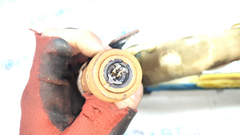 The left side curtain airbag of a BMW 3 G20 19-26 is covered in soot and has a rusty squib.