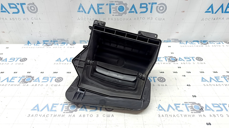 The bare upper part of the heater housing of the Audi A6 C7 12-18