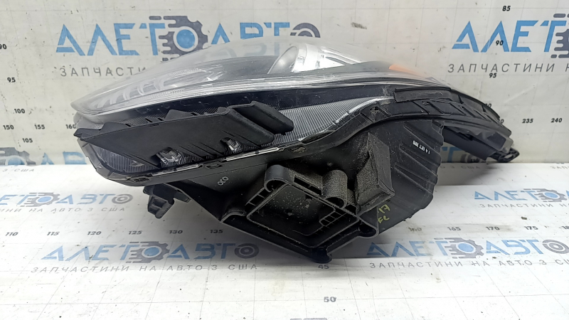Left front headlight assembly for Kia Niro 17-19 HEV, PHEV, with bracket, halogen, LED DRL, seal peeled off
