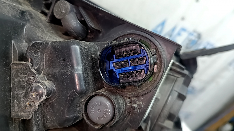 Left front headlight assembly for Kia Niro 17-19 HEV, PHEV, with bracket, halogen, LED DRL, seal peeled off
