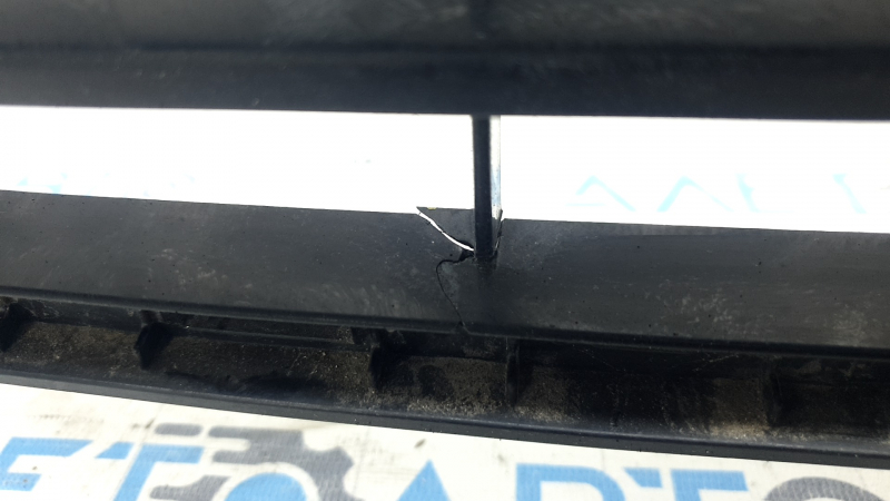 Lincoln Corsair 20-22 front bumper lower grille under fog lights, gloss black, cracked, chips