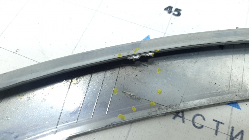 Lincoln Corsair 20-22 chrome front bumper center molding, cracked, broken fasteners