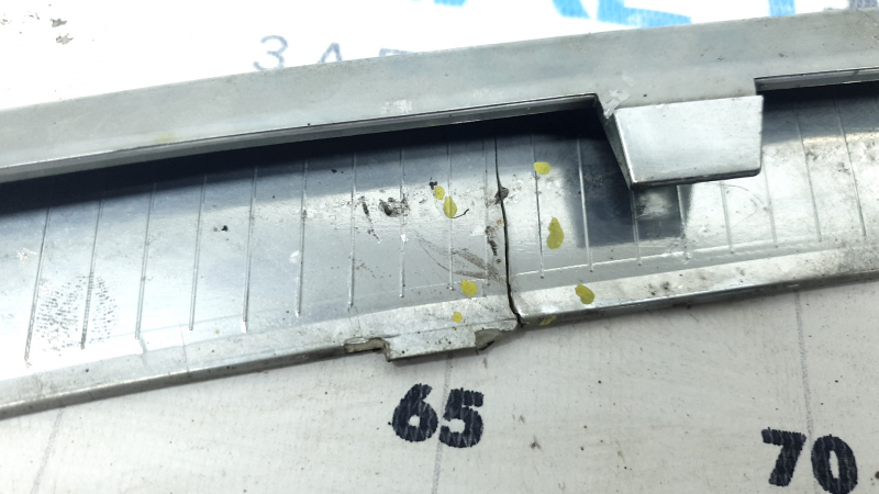 Lincoln Corsair 20-22 chrome front bumper center molding, cracked, broken fasteners