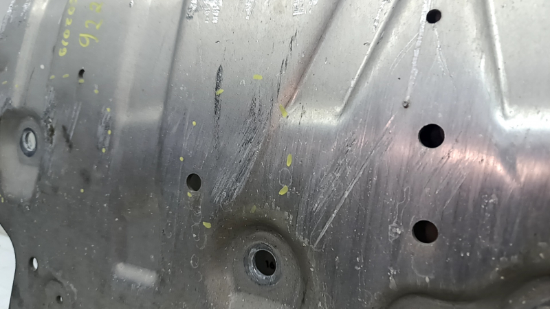The front engine guard of the BMW 3 G20 19-26 is dented.