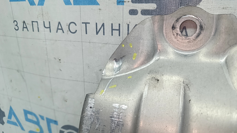 The front engine guard of the BMW 3 G20 19-26 is dented.