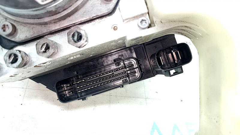 Lincoln Corsair 20-23 brake booster with reservoir and cap