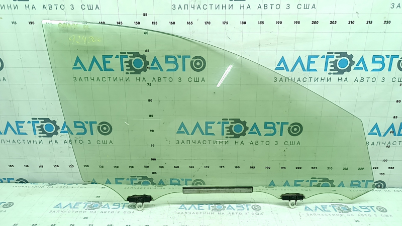 Toyota Rav4 13-18 front right door glass scratches