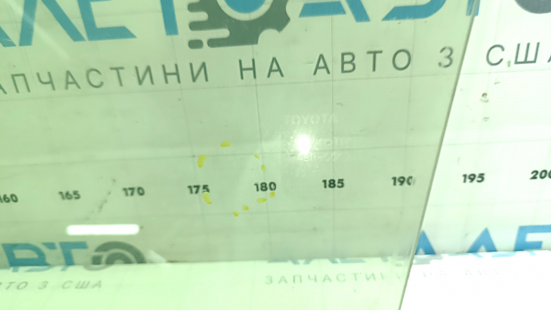 Toyota Rav4 13-18 front right door glass scratches