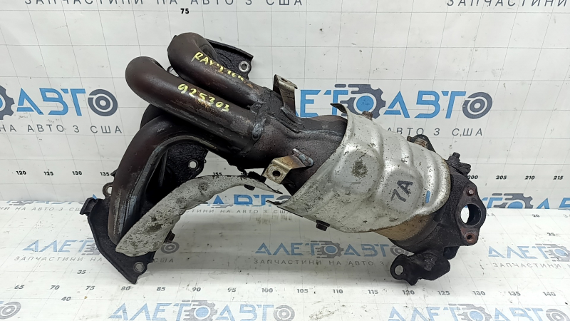 Exhaust manifold with catalytic converter for Toyota Rav4 2018 hybrid, with guards, rusty, broken stud