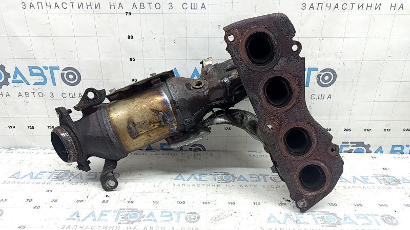 Exhaust manifold with catalytic converter for Toyota Rav4 2018 hybrid, with guards, rusty, broken stud