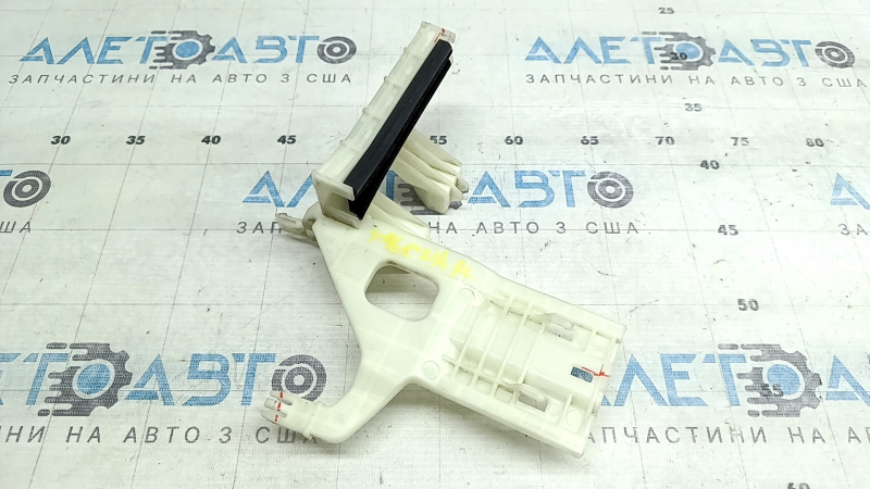 Front left door glass guide for Kia Sportage 23-26