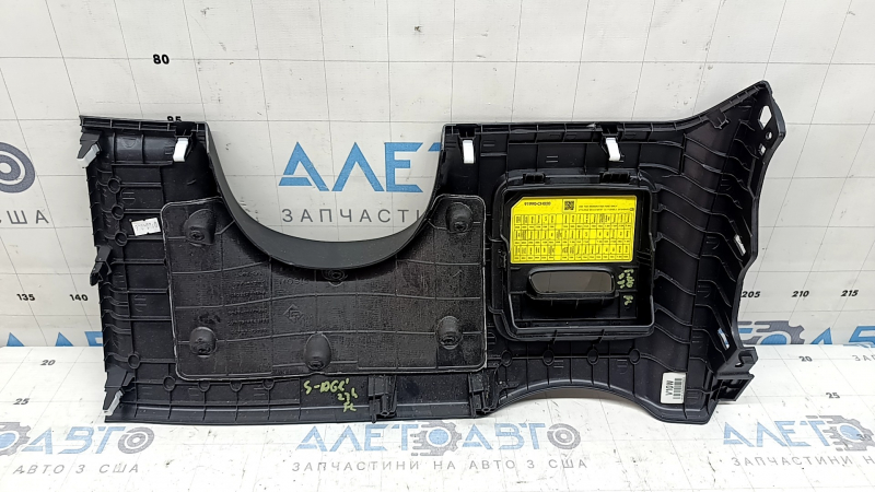 Driver's knee pad for Kia Sportage 23-25 HEV, black, scratches