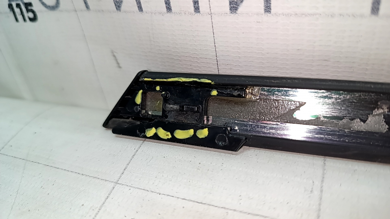 Upper rear left door molding for Kia Sportage 23-26, matte black, broken mount