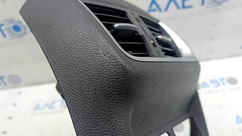 Rear center console trim for Infiniti QX50 19-22, black with chrome, with deflector, for heated rear seats, scratches, cracks in fasteners