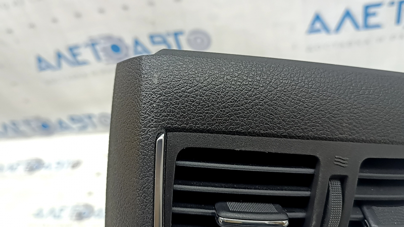Rear center console trim for Infiniti QX50 19-22, black with chrome, with deflector, for heated rear seats, scratches, cracks in fasteners