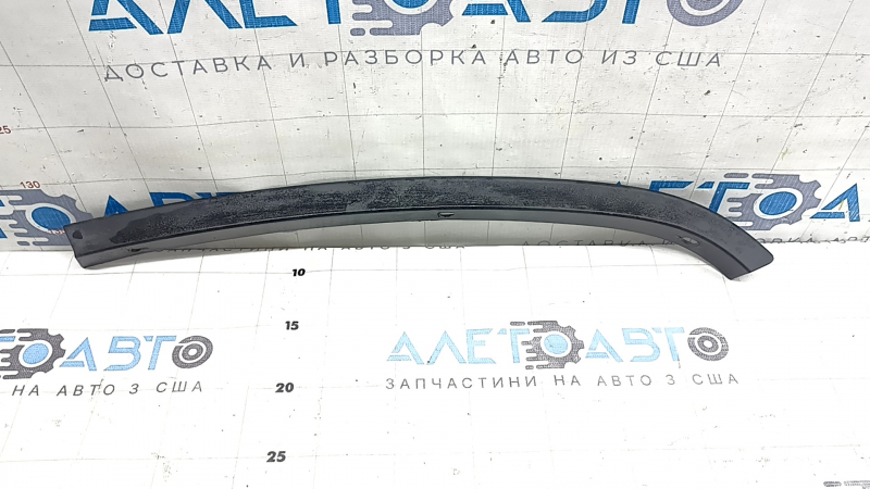 Rear left wing arch seal Jeep Grand Cherokee WK2 11-21 on the body