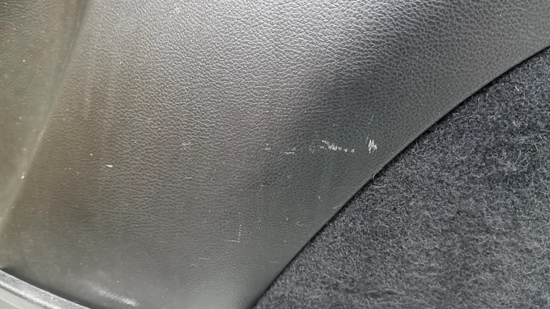 Right arch trim for Jeep Grand Cherokee WK2 16-22, black, for subwoofer, scratches, worn