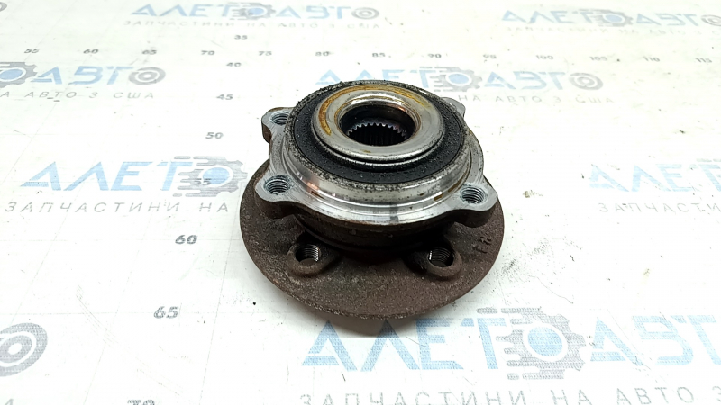 The rear left hub of a Mercedes H247 GLA 20-26 AWD is rusty.