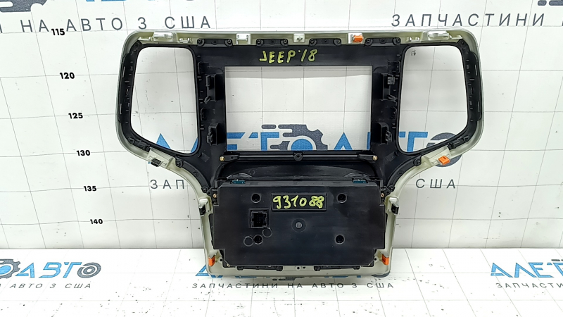 Jeep Grand Cherokee WK2 17-17 climate control system with 8.4" monitor, gray with chrome, Park Assist and lane keeping assist
