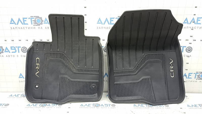 Set of black floor mats for Honda CRV 23-26 tires