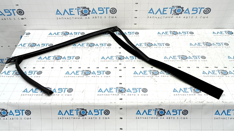 Rear left glass seal Ford Fiesta 11-19 5d