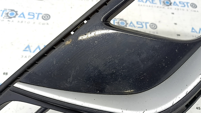 Lower grille of the front bumper of the Kia Niro 17-19 HEV, PHEV without fog lights, without radar, sand, scratches