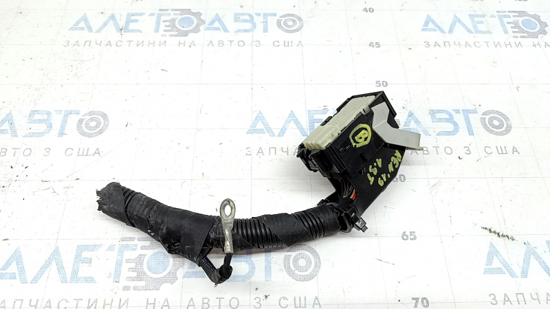 The ECU chip for the Jeep Renegade 19-23 1.3T engine computer, with a B connector.