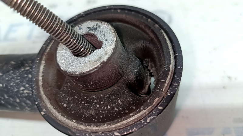 Jeep Renegade 15-23 rear right trailing arm with cracked silent blocks