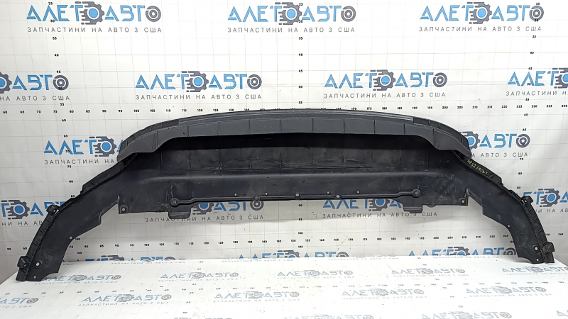 The front bumper lip of the VW Jetta 22-24 is worn out.