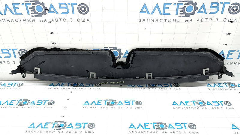 The lower radiator deflector of the Lexus CT200h 14-17 is broken and the fasteners are dented.