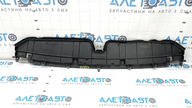 The lower radiator deflector of the Lexus CT200h 14-17 is broken and the fasteners are dented.
