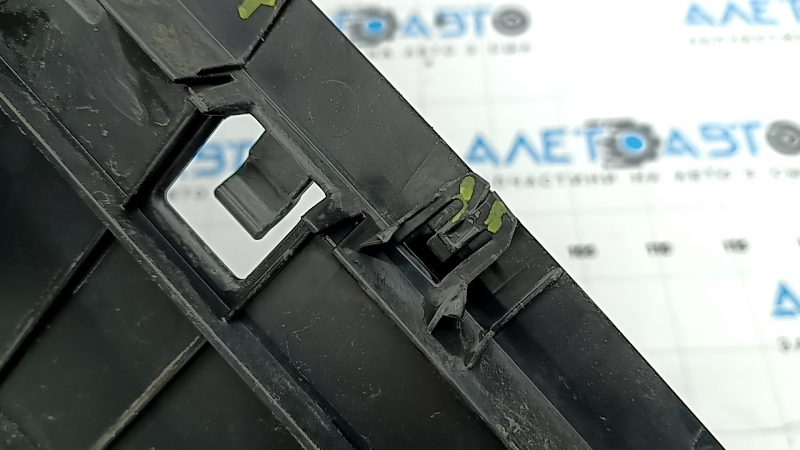 The lower radiator deflector of the Lexus CT200h 14-17 is broken and the fasteners are dented.