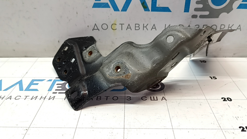 The left fender bracket for a Lexus CT200h 11-17 is bent.