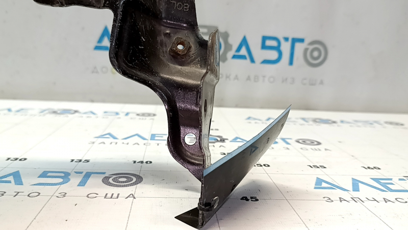 The left fender bracket for a Lexus CT200h 11-17 is bent.