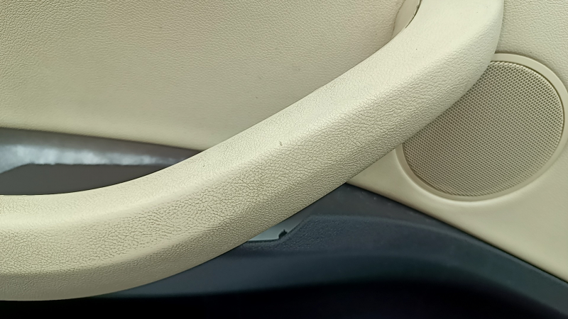 Door trim, front left, BMW X3 G01 18-21, beige leather, beige leather insert, gray stitching, dark oak Perlglanz Chrom wood insert, with handle, with buttons, scratches, scuffs, scratches