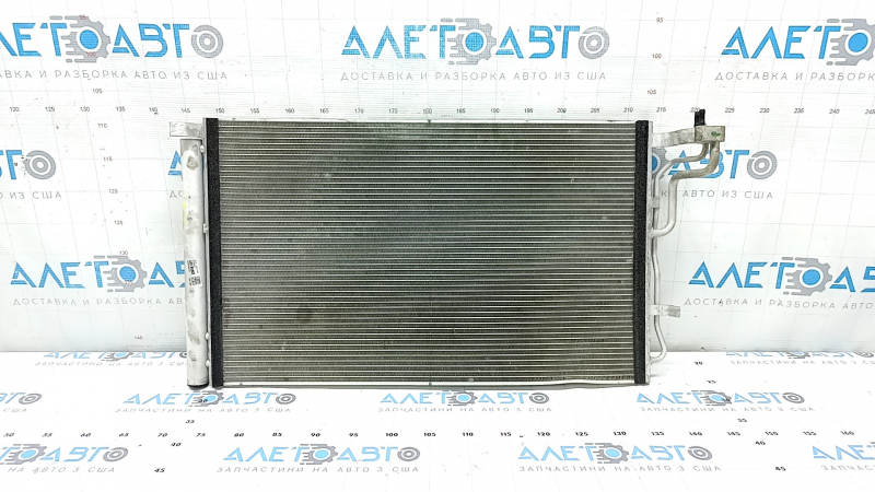 The air conditioning condenser radiator of the Hyundai Elantra 21-26 2.0 is bent, crushed, and the honeycombs are falling out.