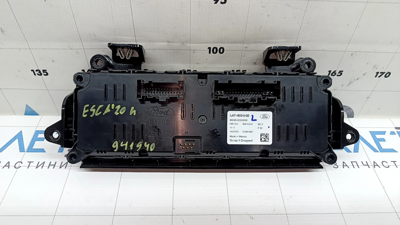 Climate control for Ford Escape MK4 2021 auto with heated seats and steering wheel, with glossy black trim, scratches