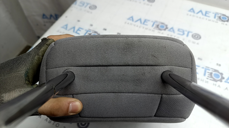 Headrest 2nd row rear right Toyota Sienna 21-26 gray fabric, dry cleanable