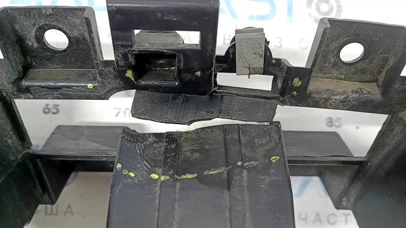 Ford Escape MK4 2020 rear bumper absorber is cracked and broken