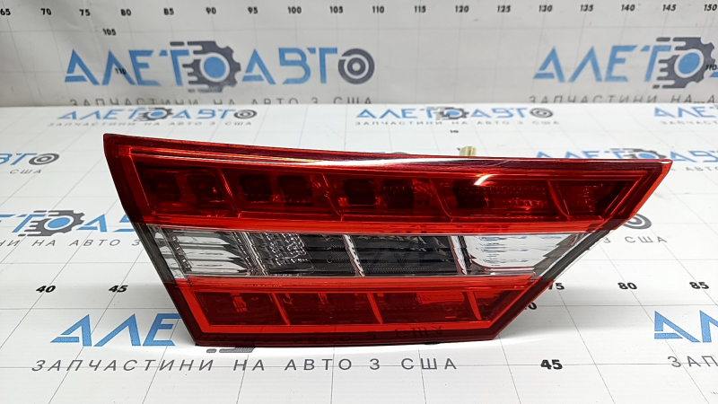 Left inner trunk lid light for Toyota Avalon 13-15 (scratches)
