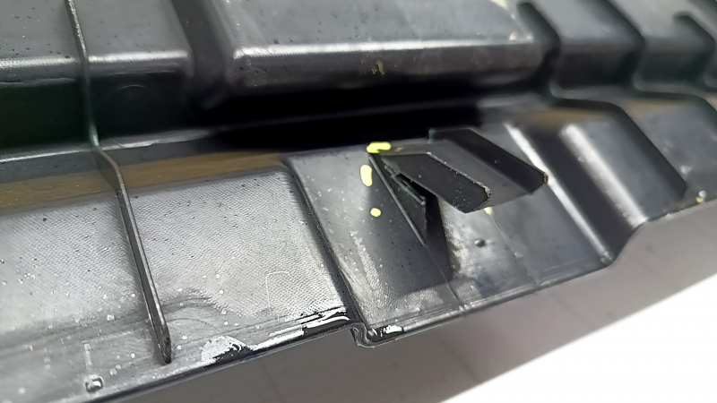 The trunk opening trim for a Toyota Avalon 13-18 is black, worn, the fastener is broken, the plastic has turned white.