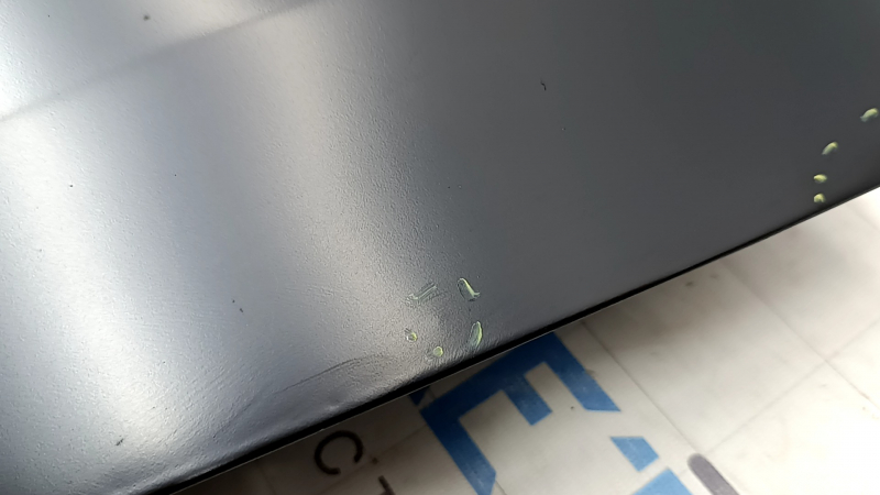 The rear right door of a Mitsubishi Outlander 14-19 China is bare, the corner is bent, the butt is broken.