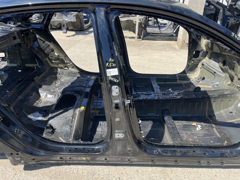 The central right body pillar of the Kia K5 21-24 on the body, bumpers