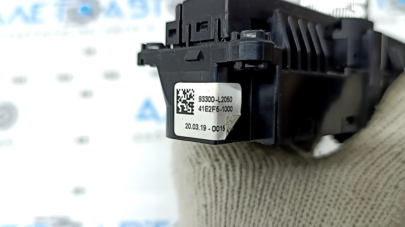 The DRIVE MODE button on the center console of the Kia K5 21-24
