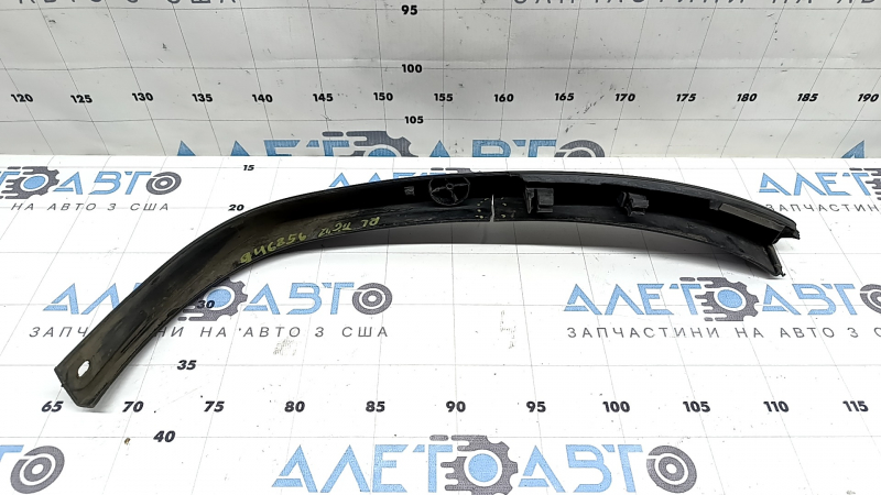 Rear left fender arch trim for VW Tiguan 2018, cracked, scratches